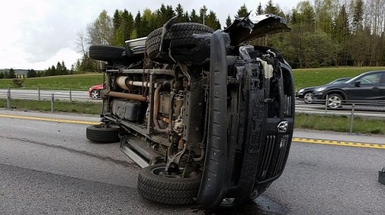 c6-corvette-and-ram-truck-damaged-beyond-repair-in-norway-accident-photo-gallery-medium_3