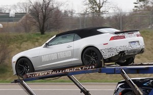 2014-Chevrolet-Camaro-ZL1-convertible-spy-shot-left-rear-1