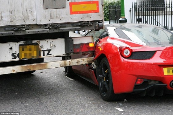 truck-makes-a-mess-of-a-ferrari-458-italia-in-london-medium_2