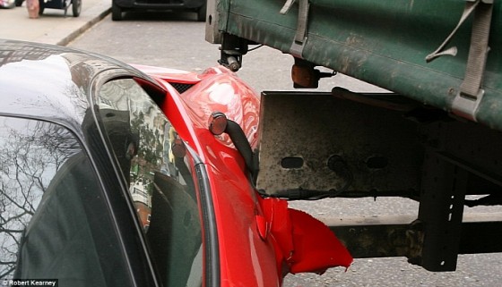 truck-makes-a-mess-of-a-ferrari-458-italia-in-london-medium_5
