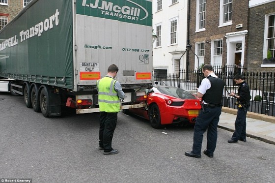 truck-makes-a-mess-of-a-ferrari-458-italia-in-london-medium_6